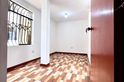 Linda Casa de Esquina en Venta en Mariscal Cáceres, San Juan de Lurigancho