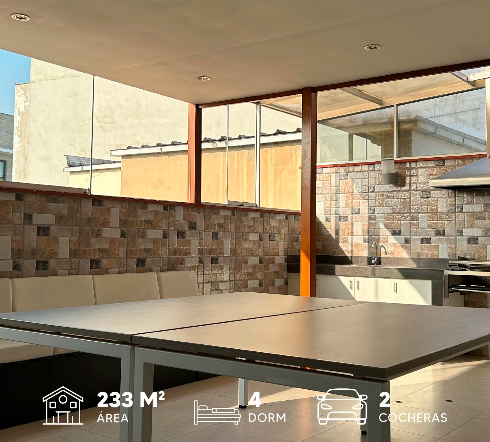 Triplex de Ensueño en Club Golf Los Incas con Terraza Privada y 2 Cocheras